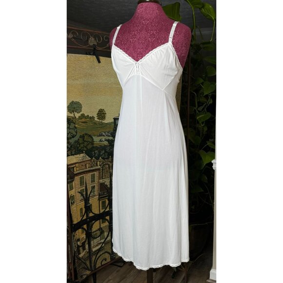 Vintage White Slip Dress With Lace Trim Adjustable Straps & Underbust Detailing - Picture 4 of 8